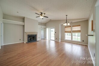 120 Lantana Dr in Mount Holly, NC - Building Photo - Building Photo