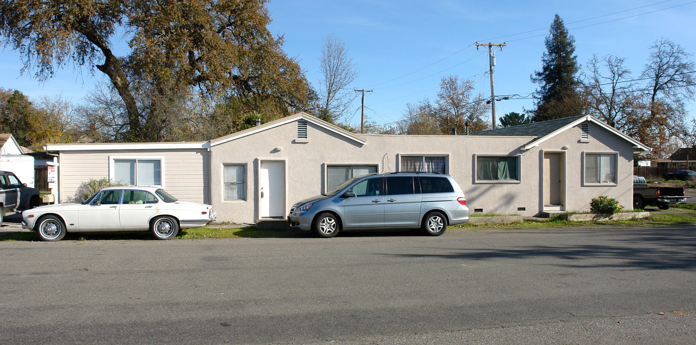 337 Johnson St in Windsor, CA - Building Photo