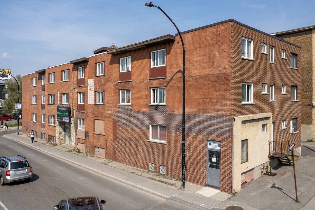 850 Crémazie Boul O in Montréal, QC - Building Photo