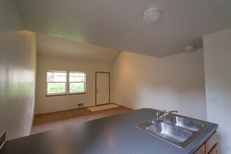 1476-1476 Orchard Alley in Eugene, OR - Building Photo - Building Photo