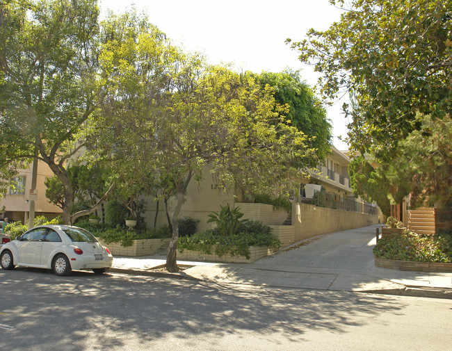 1337 N Gardner St in Los Angeles, CA - Building Photo - Building Photo