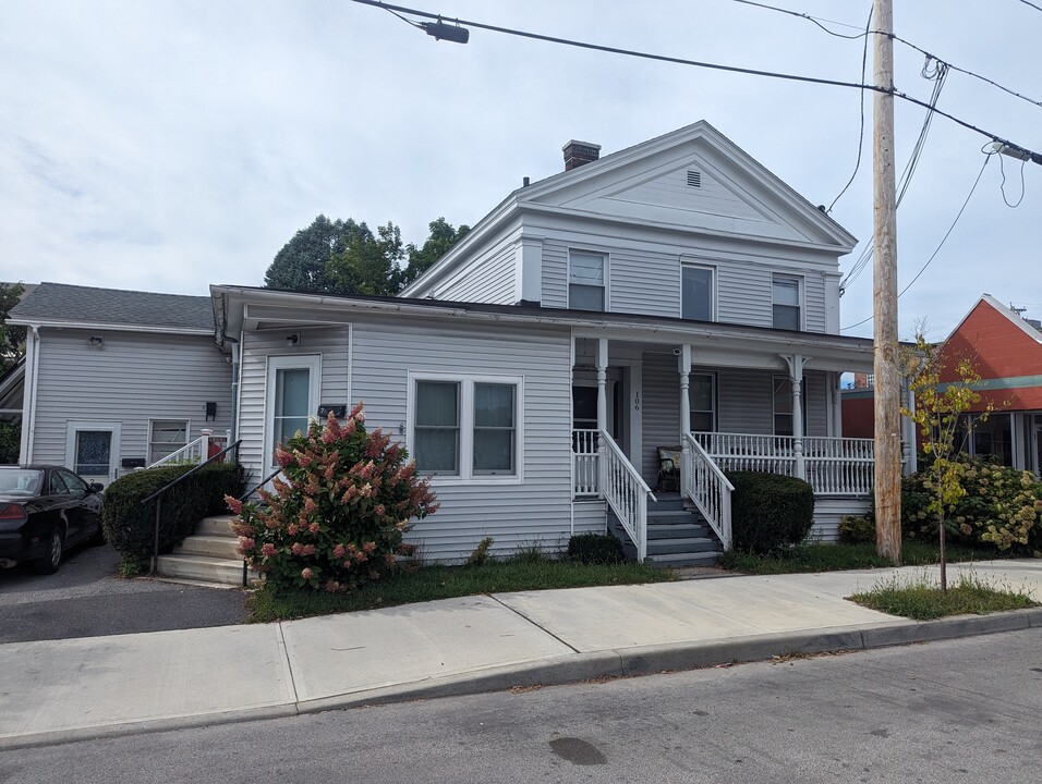 106 School St, Unit 4 in Bennington, VT - Building Photo