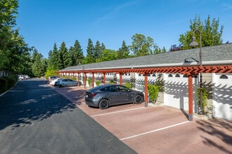 Wildhorse Condominiums in Davis, CA - Foto de edificio - Building Photo