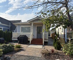 805 24th St in Anacortes, WA - Building Photo