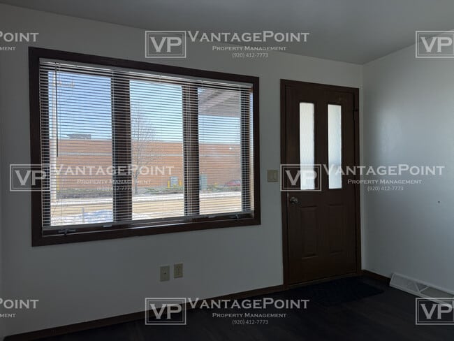 2721 N Locust St in Appleton, WI - Building Photo - Building Photo