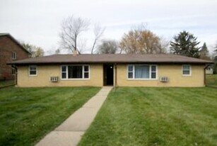 941 Buena Vista Dr in Sun Prairie, WI - Building Photo
