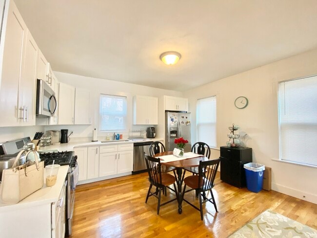 7 Cherokee St, Unit 1