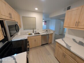 1880 E Morten Ave in Phoenix, AZ - Foto de edificio - Building Photo