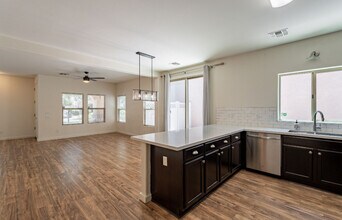 1061 S Hawk Ln in Gilbert, AZ - Building Photo - Building Photo