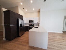 858 Briar Ridge Rd in Weston, FL - Building Photo