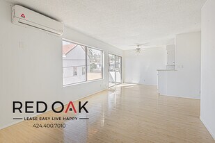 2065 Rodney Dr, Unit 103 in Los Angeles, CA - Building Photo
