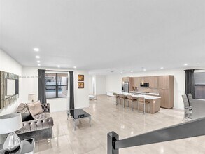 10250 NW 76th Terrace in Doral, FL - Building Photo - Building Photo