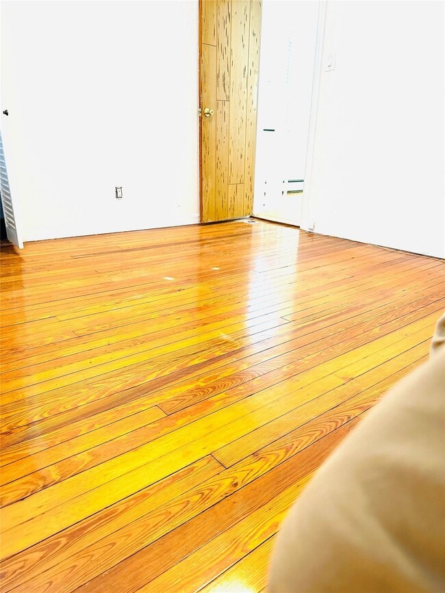 14 Pine Ln in Valley Stream, NY - Building Photo - Building Photo