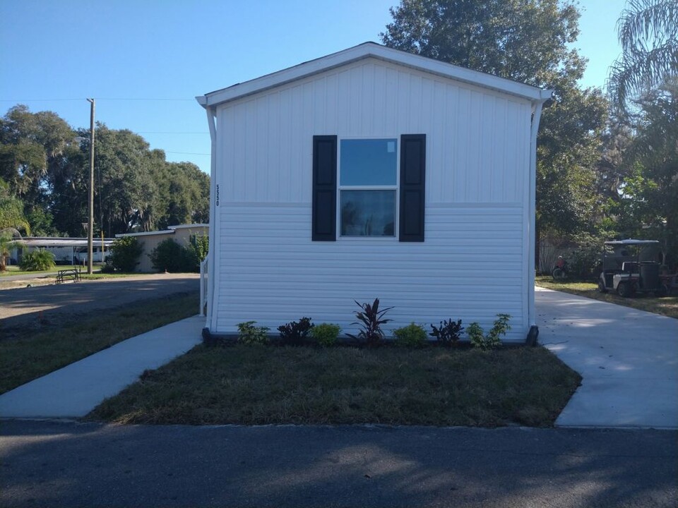 5550 Laura St in Zephyrhills, FL - Building Photo