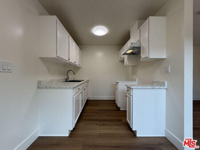 1716 Locust Ave in Long Beach, CA - Building Photo - Building Photo