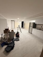 2068 33rd St, Unit Lower Level in Astoria, NY - Foto de edificio - Building Photo