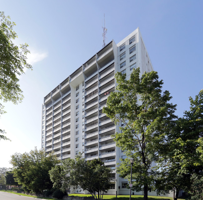 Ben Lomond Plaza in Hamilton, ON - Building Photo - Building Photo