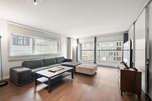 350 Blvd. De Maisonneuve Ouest in Montréal, QC - Building Photo