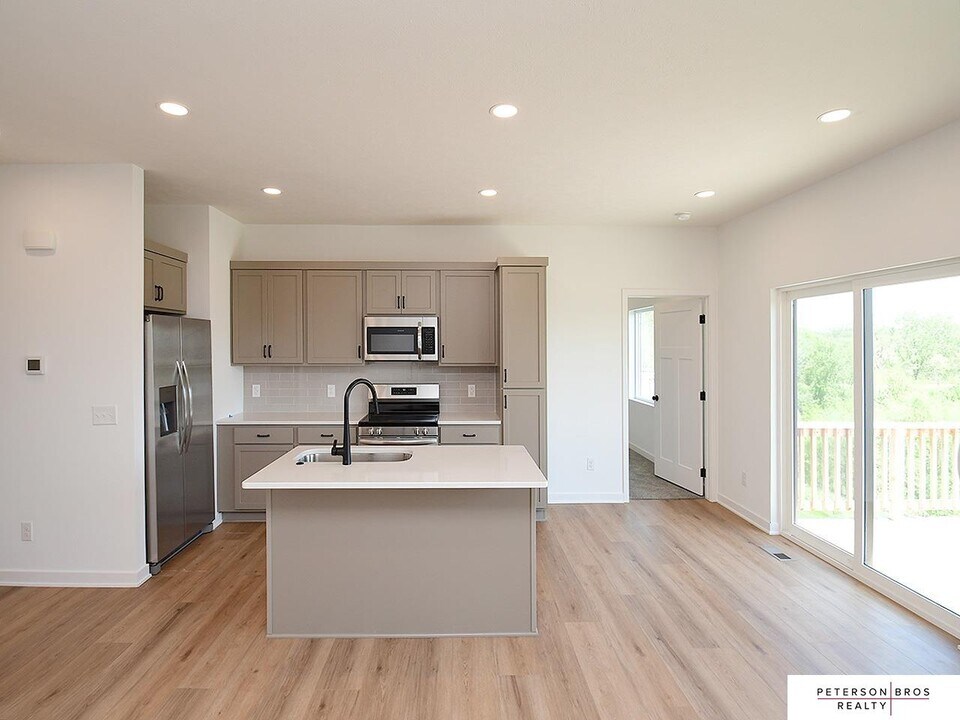 14806 Bruning St in Bennington, NE - Building Photo