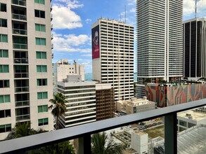 227 NE 2nd St in Miami, FL - Foto de edificio - Building Photo