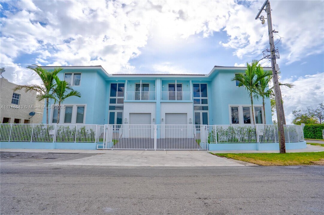 1805 NW 22nd Ct in Miami, FL - Building Photo