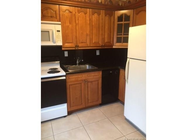 2237 Taylor St in Hollywood, FL - Building Photo