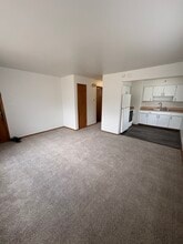 8641 W Lapham St in West Allis, WI - Foto de edificio - Building Photo