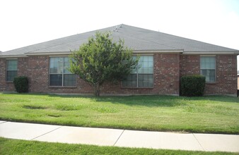 2117-2119 Ragland Rd in Mansfield, TX - Building Photo - Building Photo