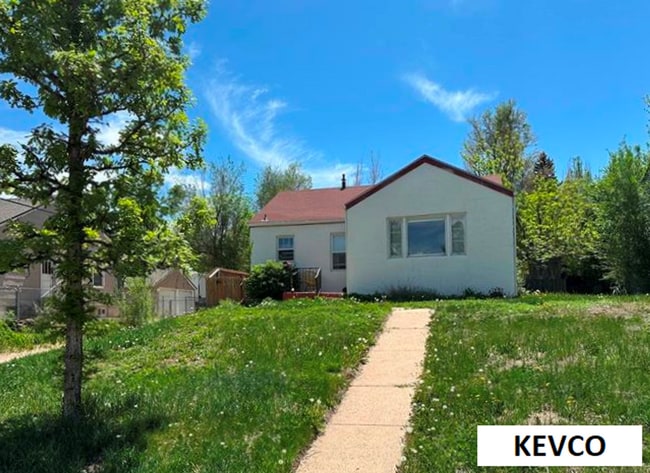 property at 817 W Myrtle St