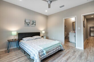 829 N Bronough St in Tallahassee, FL - Foto de edificio - Building Photo
