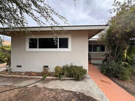 414 N Alameda Ave in Azusa, CA - Building Photo
