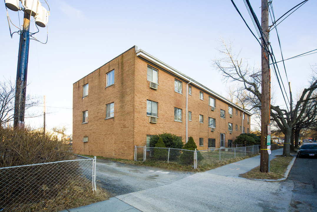 Hampton Park in Washington, DC - Building Photo