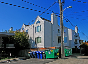 Westview Apartments in Seattle, WA - Building Photo - Building Photo