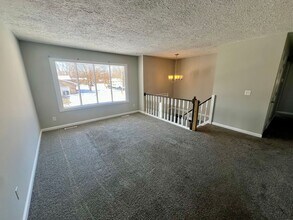 114 Ginger Creek Ct in Bloomington, IL - Building Photo - Building Photo