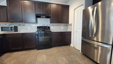 404 Ferrule Dr in Kyle, TX - Building Photo - Building Photo