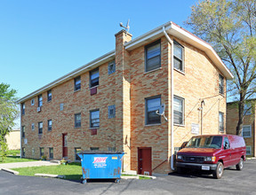 633 S Iowa Ave in Addison, IL - Building Photo - Building Photo