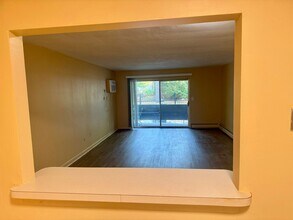 32 Whites Ave, Unit E112 in Watertown, MA - Building Photo - Building Photo