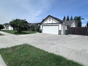 3316 W Wren Ave in Visalia, CA - Building Photo - Building Photo