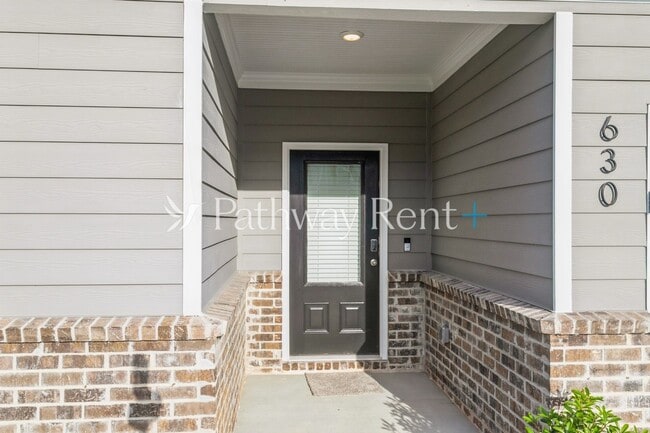 property at 630 Mackenzie Cv