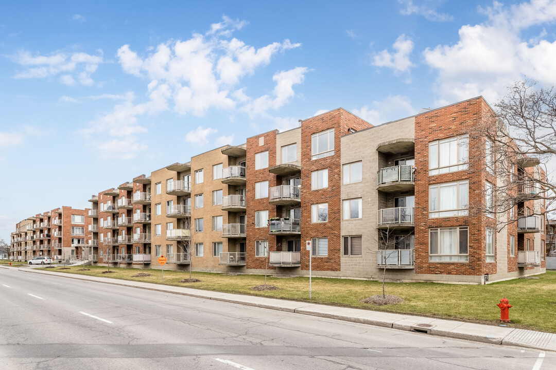 650 Marcel-Laurin Boul in St. Laurent, QC - Building Photo