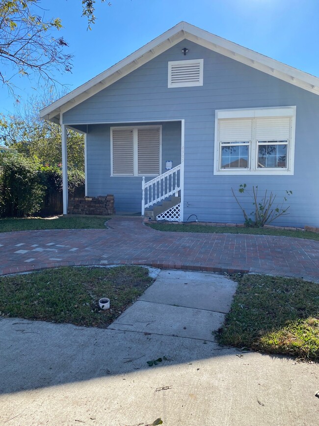 property at 4905 Bernardo De Galvez Ave