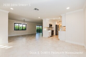 7030 16th St S in St. Petersburg, FL - Building Photo - Building Photo