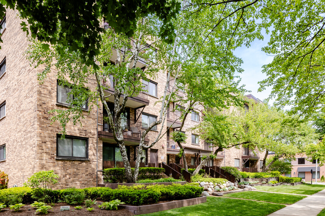 100 S Vail Ave in Arlington Heights, IL - Foto de edificio