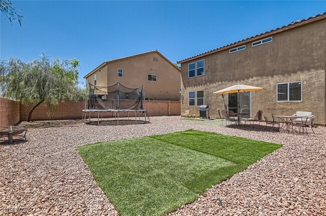 property at 8252 S Pearl Oasis Ct