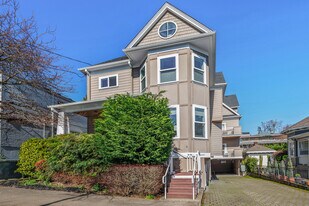 2445 NW Lovejoy St, Unit 3 in Portland, OR - Building Photo