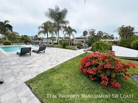 18100 Pioneer Rd in Ft. Myers, FL - Building Photo