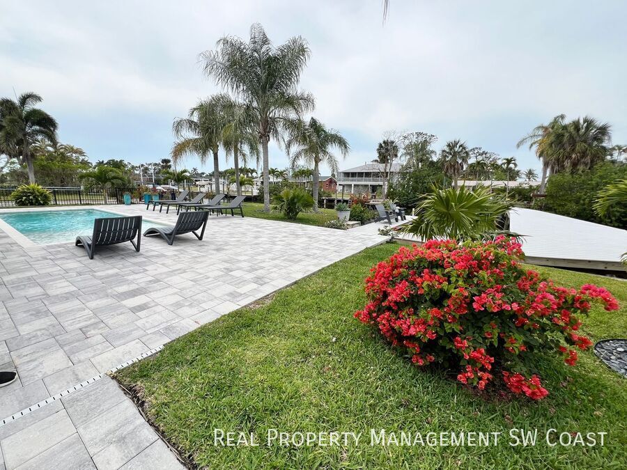 18100 Pioneer Rd-Unit -Studio in Ft. Myers, FL - Building Photo