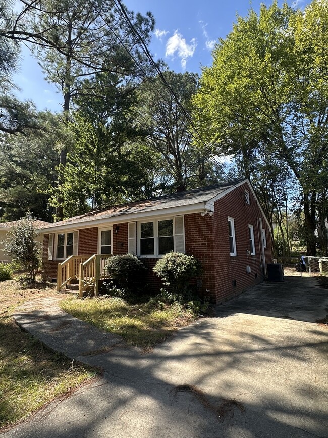 902 Meadow St S in Wilson, NC - Foto de edificio - Building Photo