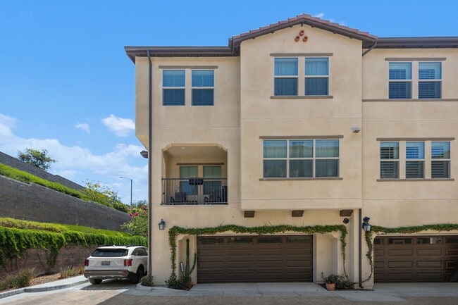 508 English Bluffs in Lake Forest, CA - Building Photo - Building Photo