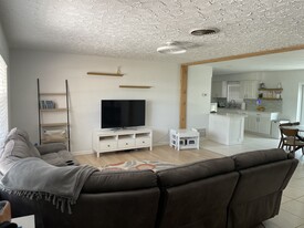 1904 Zephyr Ave in Fort Pierce, FL - Building Photo